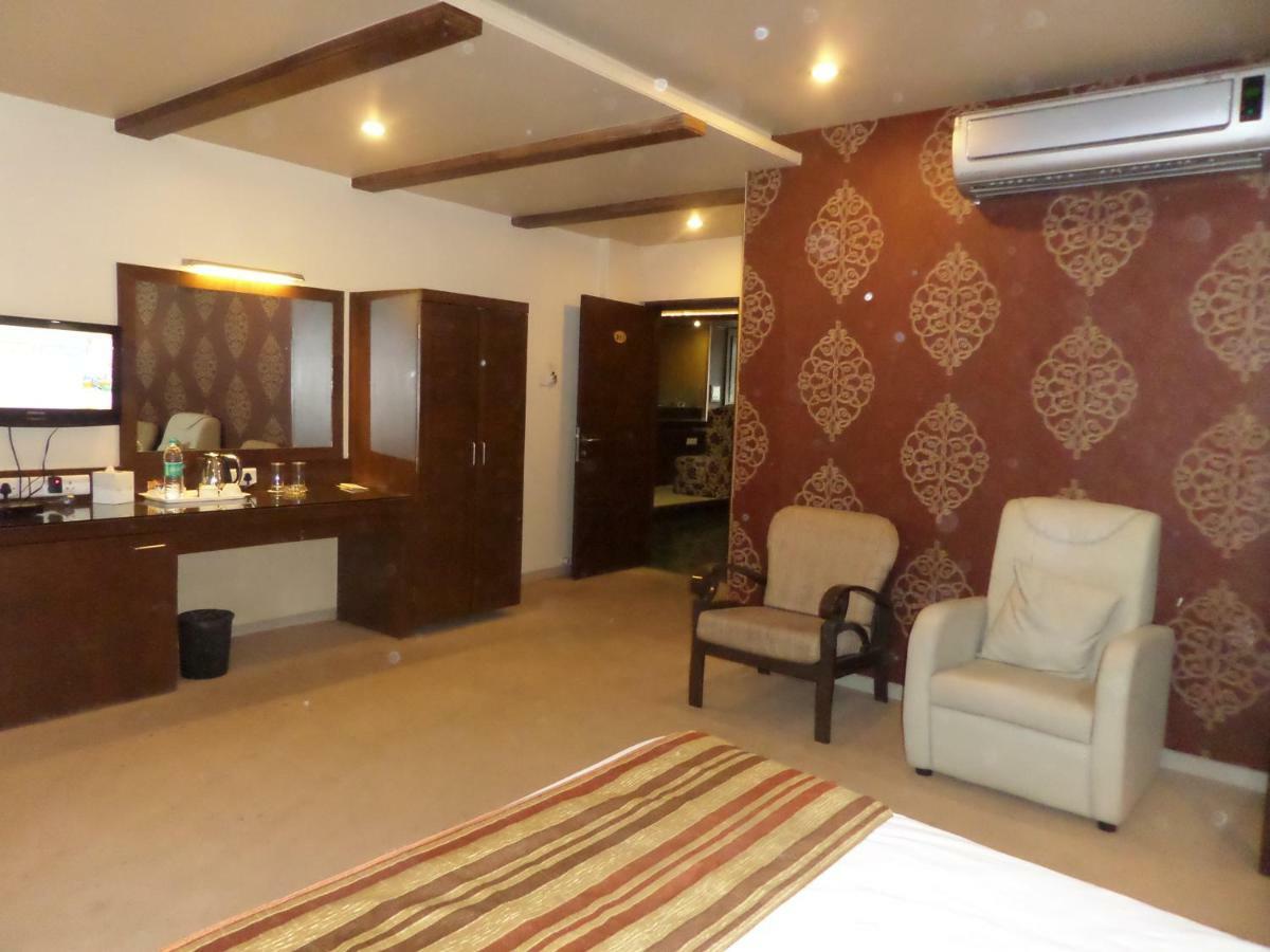 Matrix Inn Chakan Bagian luar foto