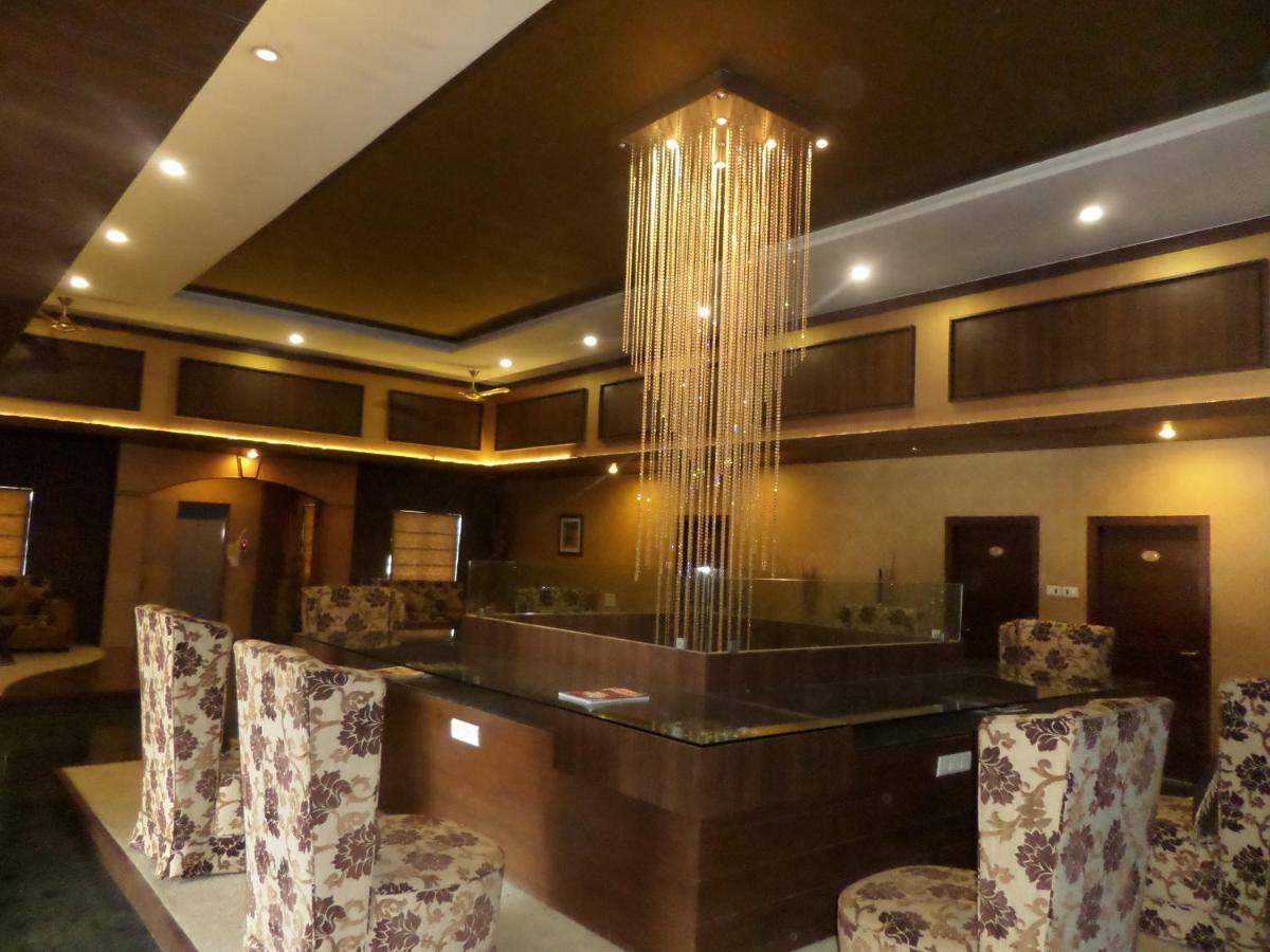 Matrix Inn Chakan Bagian luar foto