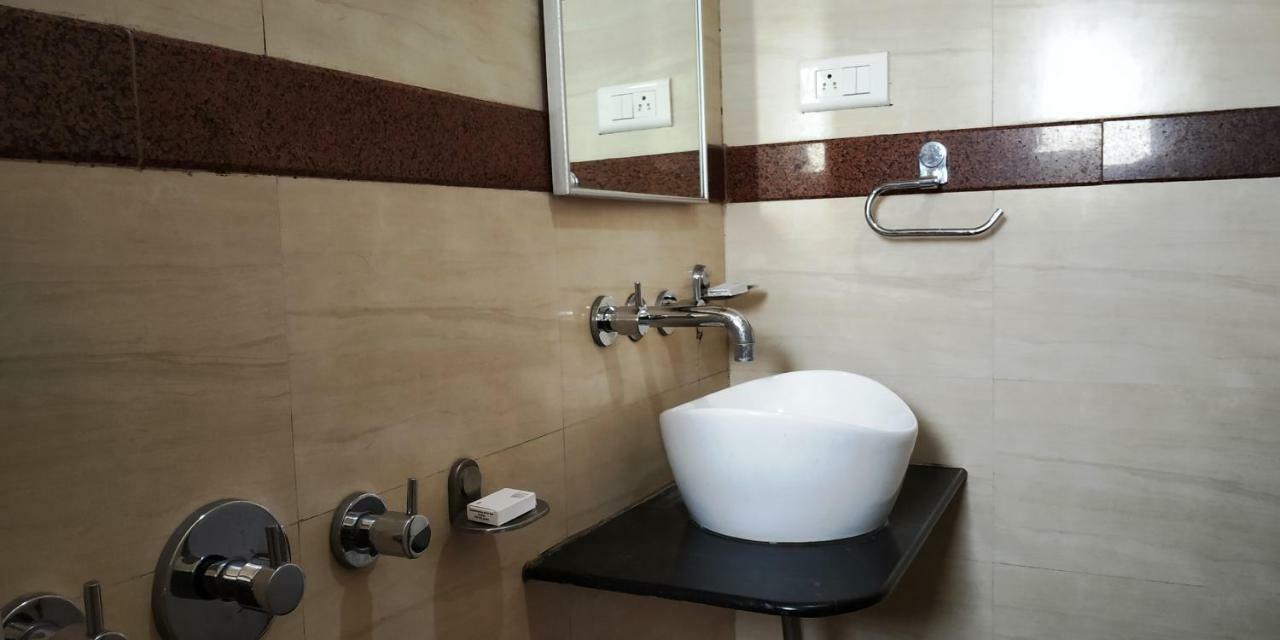Matrix Inn Chakan Bagian luar foto
