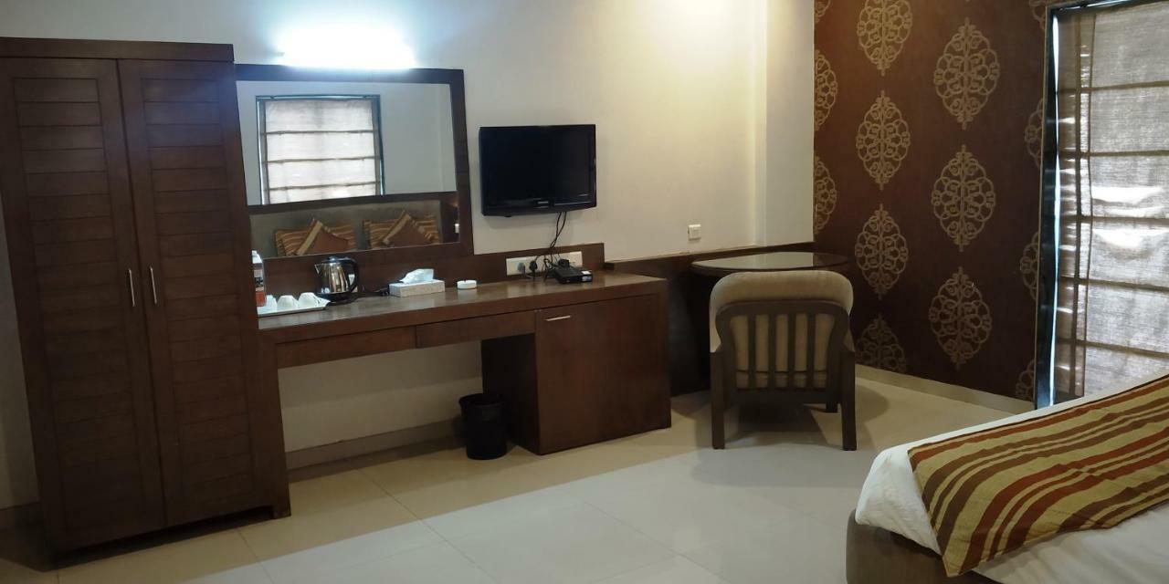 Matrix Inn Chakan Bagian luar foto