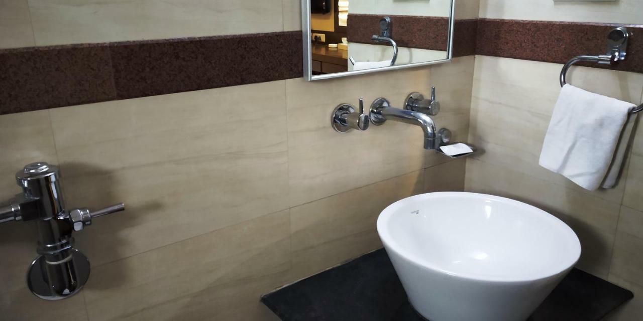 Matrix Inn Chakan Bagian luar foto