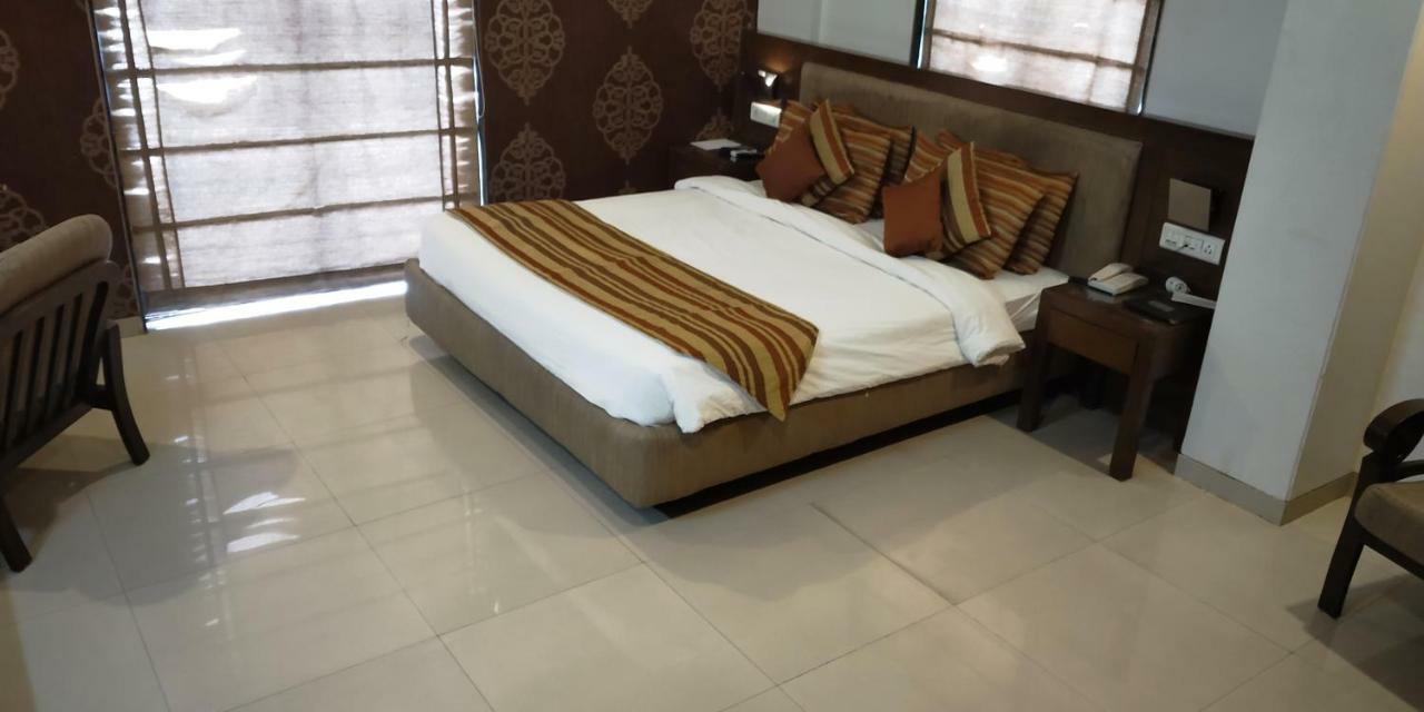 Matrix Inn Chakan Bagian luar foto