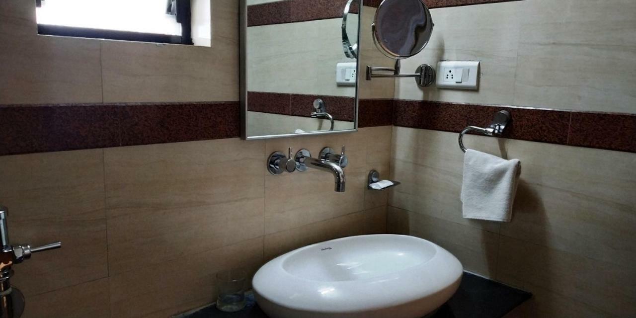 Matrix Inn Chakan Bagian luar foto