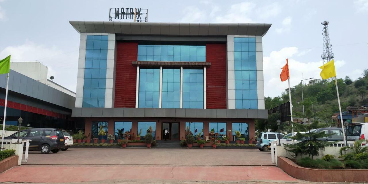 Matrix Inn Chakan Bagian luar foto